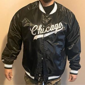 Limited Mitchell & Ness Chicago Bulls Satin Jacket in Black/White